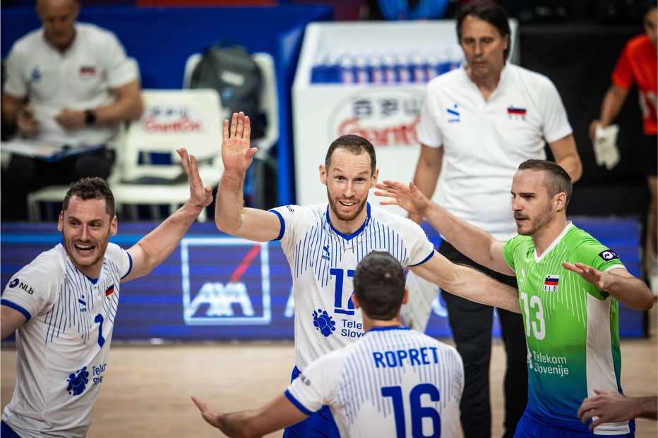 Fotografija: Približuje se končno veselje slovenskih odbojkarjev glede pike na i udeležbe na OI v Parizu. FOTO: volleyballworld