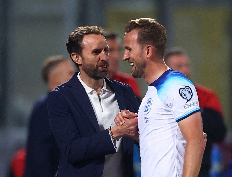 Fotografija: Gareth Southgate in Harry Kane si obetata šampionski euro. FOTO: Lee Smith/Reuters