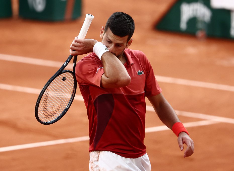 Fotografija: Novak Đoković je moral odpovedati nastop v četrtfinalu. FOTO: Yves Herman/Reuters