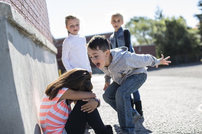 Nasilna dejanja se nadaljujejo, razmere v razredu pa se le poslabšujejo, pravi starš. Fotografija je simbolična. FOTO: Lsophoto, Getty Images Getty Images/istockphoto