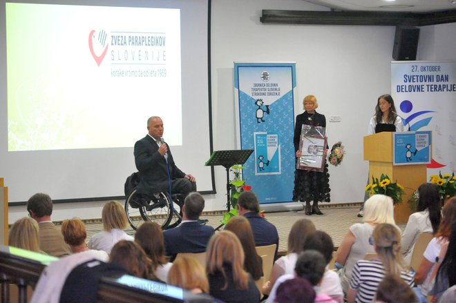 Za zgledno sodelovanje so se zahvalili Zvezi paraplegikov Slovenije in Soči Oprema. FOTO: Drago Perko