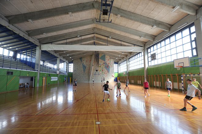 Veličastna telovadnica s plezalno steno, na kateri je svoj talent dokazovala tudi prvakinja Janja Garnbret.