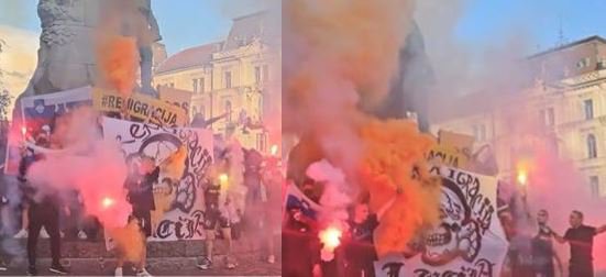 Fotografija: Pred Prešernovim spomenikom. FOTO: Zaslonski Posnetek Omrežje X