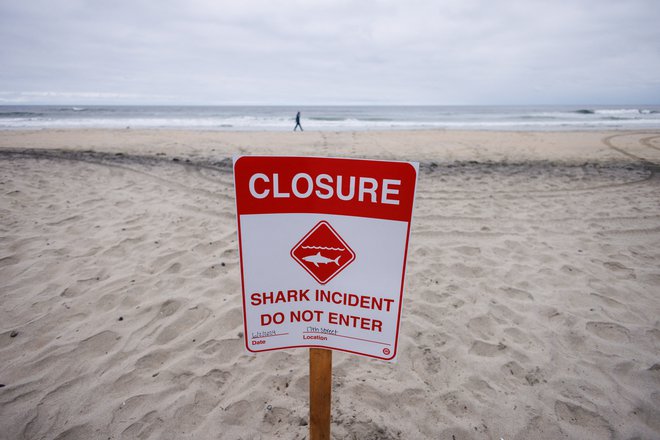 Plaži sta bili v petek zaprti. FOTO: Mike Blake/Reuters