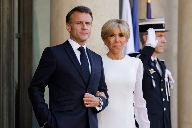 Brigitte Macron je 24 let starejša od moža Emmanuela. FOTO: Ludovic Marin Afp
