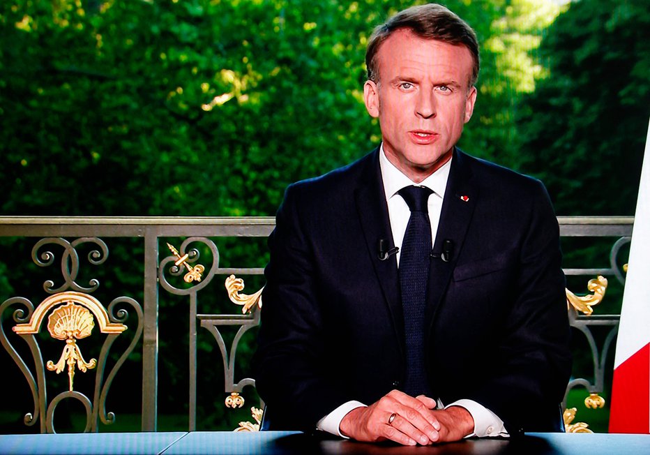 Fotografija: This screen shot shows France's President Emmanuel Macron speaking during a televised address to the nation during which he announced he is dissolving the National Assembly, French Parliament lower house, and calls new general elections on June 30, in Paris on June 9, 2024. (Photo by Ludovic MARIN/AFP) FOTO: Ludovic Marin Afp