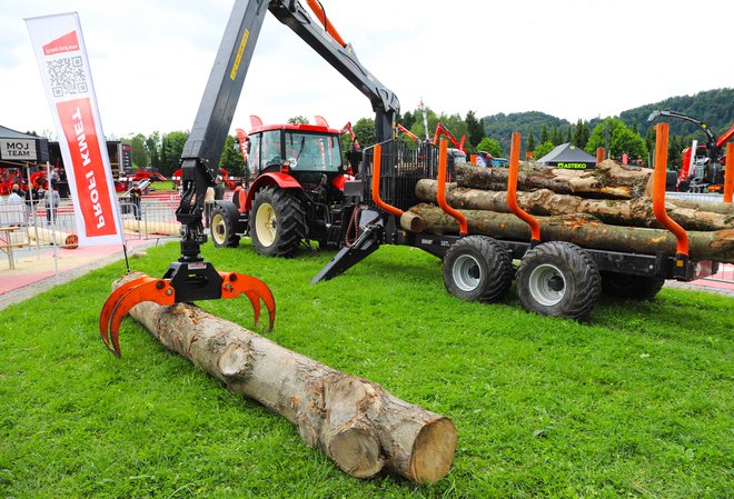 Prikaz delovanja gozdarskih strojev in logistike