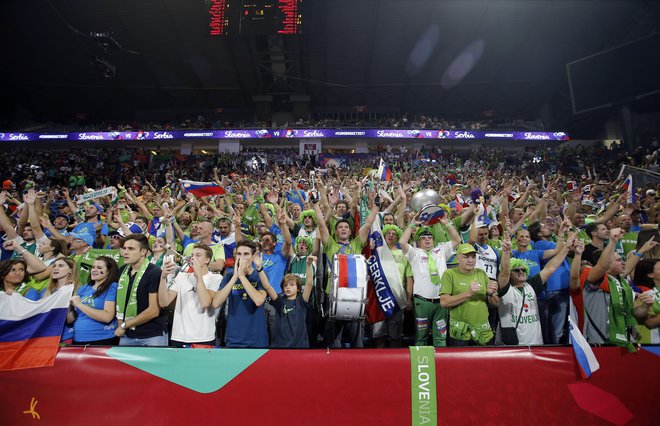 V Istanbulu je bilo na finalni tekmi eurobasketa 2017 več kot 8000 slovenskih navijačev. FOTO: Blaž Samec