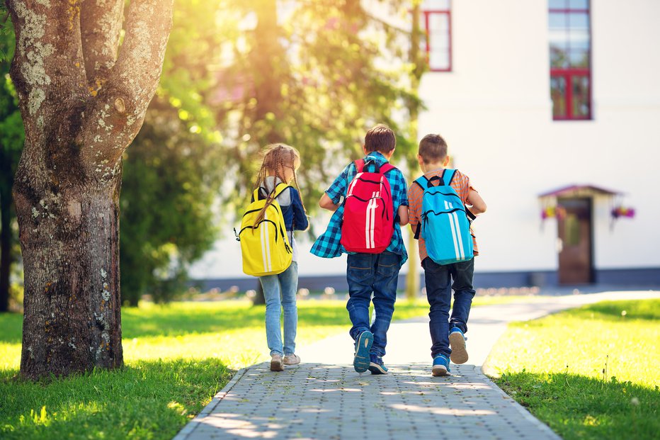 Fotografija: Starši morajo opozoriti otroke, kakšne okoliščine so lahko nevarne in kako naj se obnašajo ob stiku z neznanci. FOTO: Shutterstock