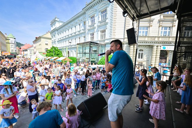 S Trkajem in Repki je plesal ves Krekov trg.