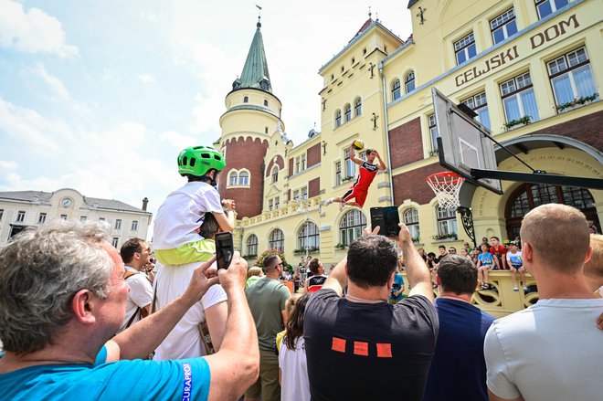 Za vratolomne akrobacije so tudi tokrat poskrbeli Dunking Devils.