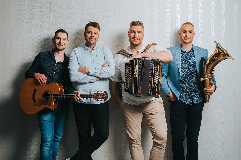 Fotografija: Abuhi so (z leve) Alen Kogelnik, Gregor Kolar, Rožle Javornik in Tadej Breznik. FOTO: arhiv ansambla