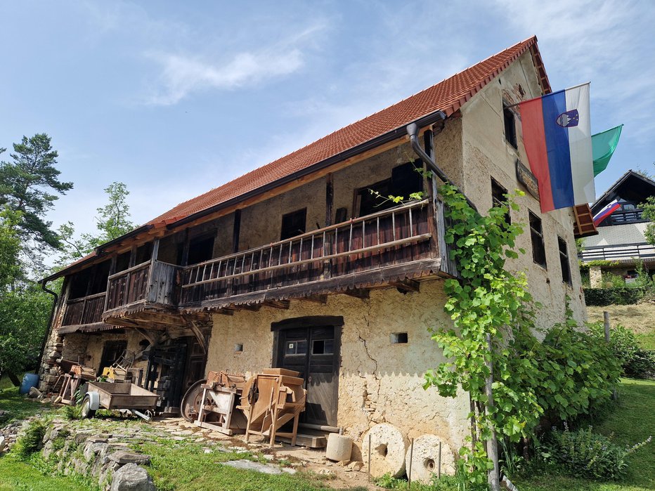 Fotografija: Zavod za varstvo kulturne dediščine Slovenije in Mestna občina Krško celotno Domačijo Kobile 3 v svojih dokumentih vodita kot registrirano kulturno dediščino. FOTO: Tanja Jakše Gazvoda