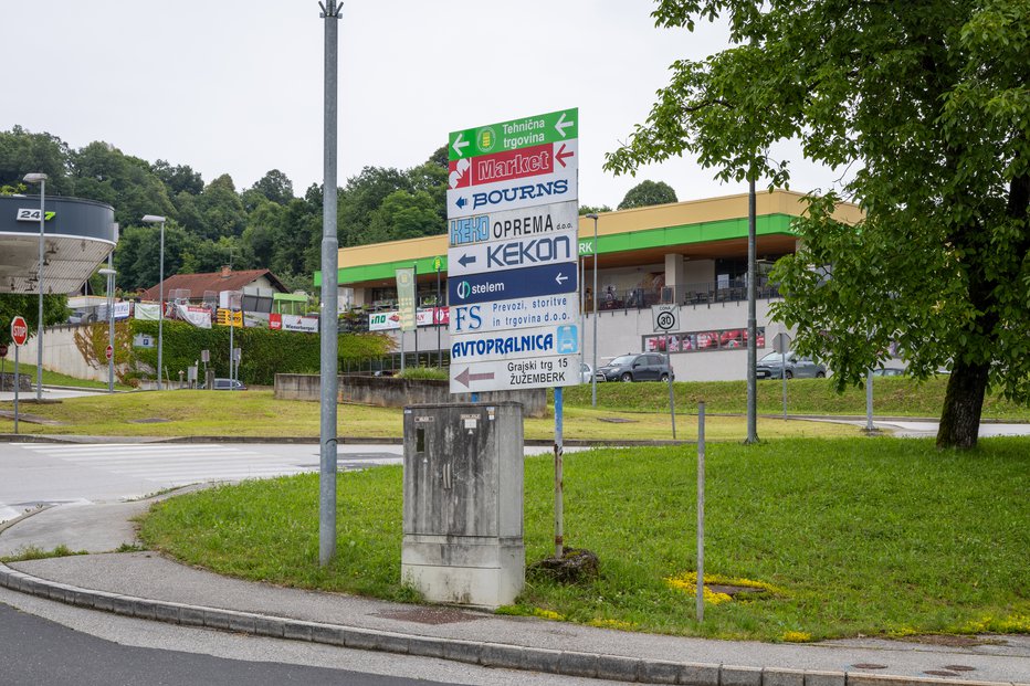 Fotografija: Družba Keko oprema v Žužemberku je postavljena na temeljih nekdanje Iskre opreme. FOTO: Voranc Vogel