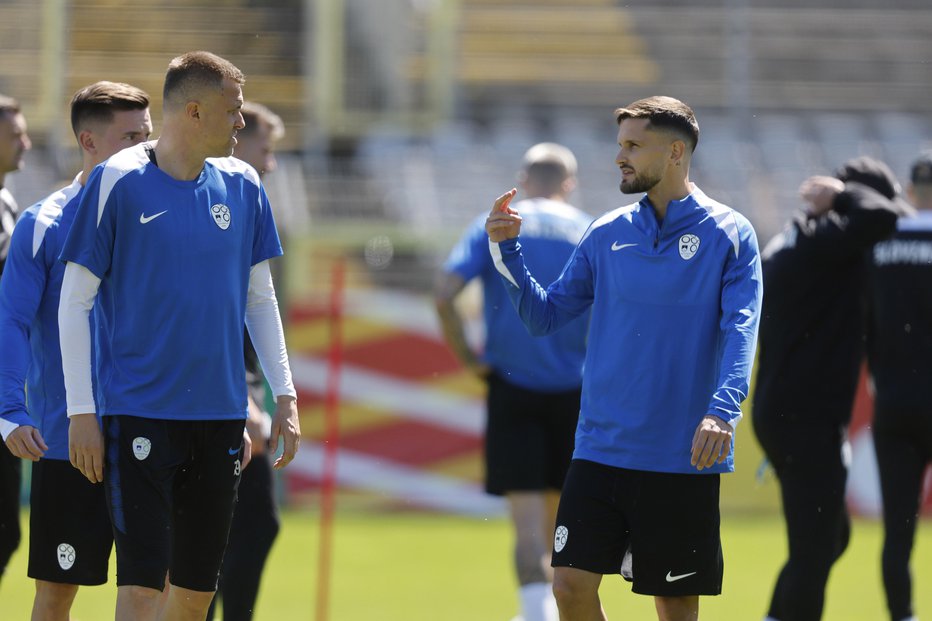 Fotografija: Josip Iličić in Petar Stojanović med treningom v Wuppertalu. FOTO: Leon Vidic/delo