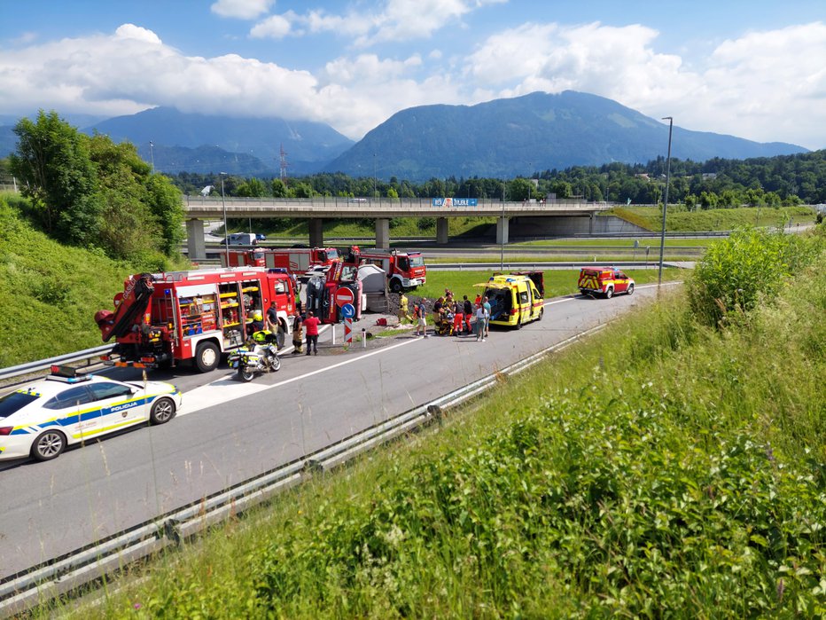 Fotografija: Prometna nesreča, ki jo je povzročil vinjeni voznik. K sreči je bil udeležen samo on. FOTO: Bralec Matej