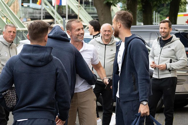 Aleksander Čeferin, predsednik NZS Radenko Mijatović in vratar Jan Oblak v Wuppertalu. FOTO: Leon Vidic