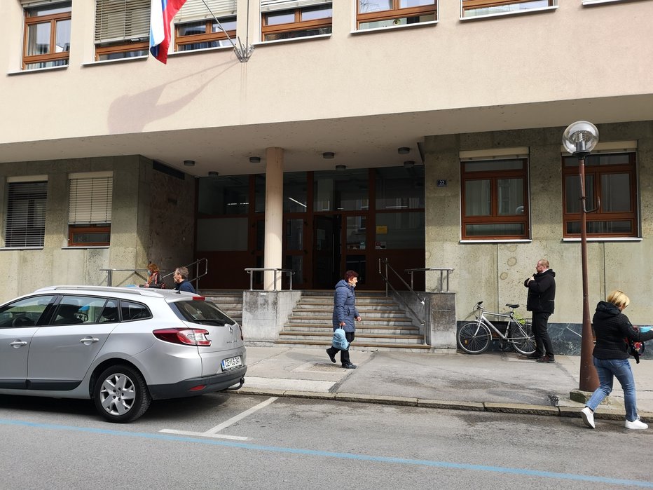 Fotografija: Izključno Okrajno sodišče v Celju je v Sloveniji pristojno za izvršitev prometnih kazni iz tujine. Lani so prejeli 2892 pobud. FOTO: Mojca Marot