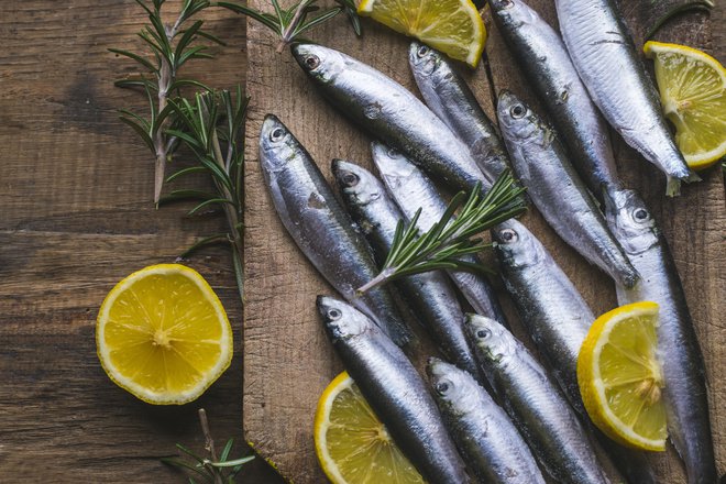 Sardine so bogate z maščobnimi kislinami omega-3 in koristijo srcu. FOTO: Ralers/Getty Images