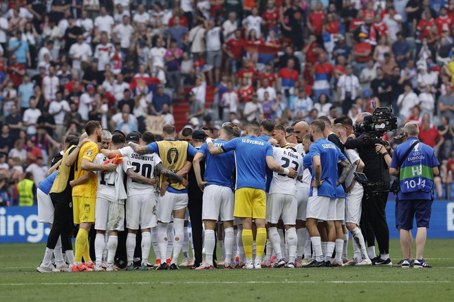 Še je upanje: slovenski nogometaši lahko proti Angležem spišejo novo veliko poglavje. FOTO: Leon Vidic