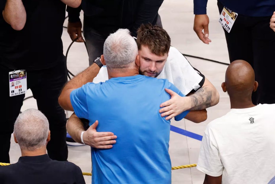 Fotografija: Luka je očetu podaril zmago v domači dvorani. FOTO: NBA/instagram