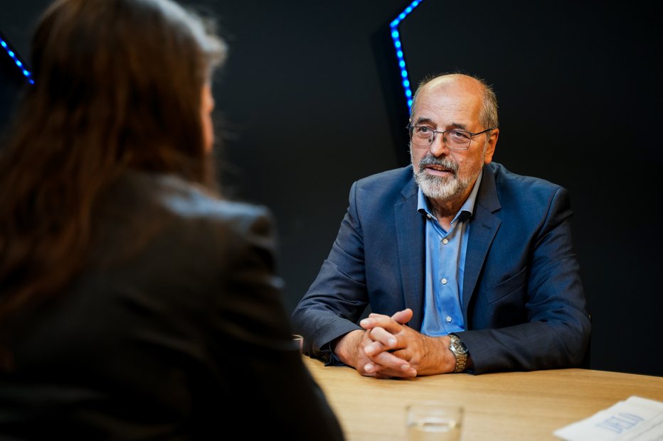 Fotografija: Igor Kadunc v podkastu Moč politike. FOTO: Luka Maček, Delo