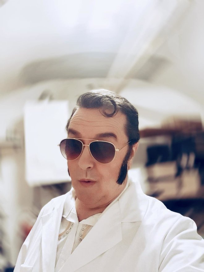 Renato Jenček blesti v monokomediji KUD Mesarija Elvis. FOTO: osebni arhiv