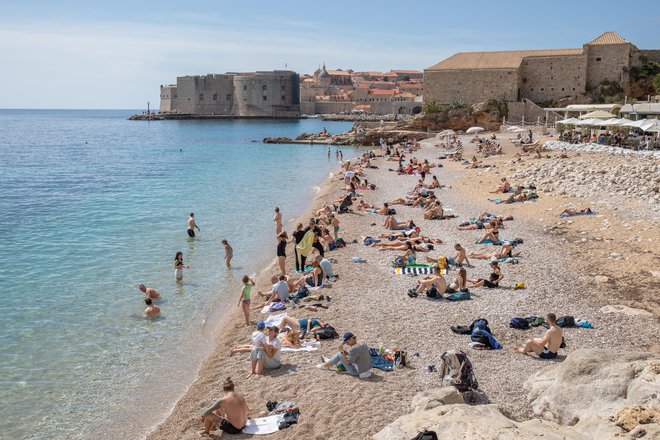 Že zdaj si poletni dopust na Hrvaškem težko privoščijo Slovenci, kaj šele Hrvati, ki imajo še nekoliko nižji standard. FOTO: Grgo Jelavic/pixsell Pixsell