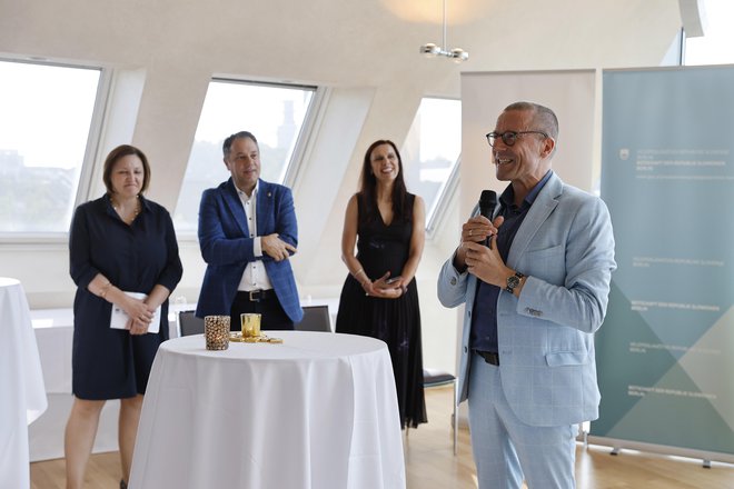 V izbranih besedah so govorili Ana Polak Petrič, Matej Arčon, Rebeka Kumer Bizjak in Uwe Schneidewind. FOTO: Leon Vidic