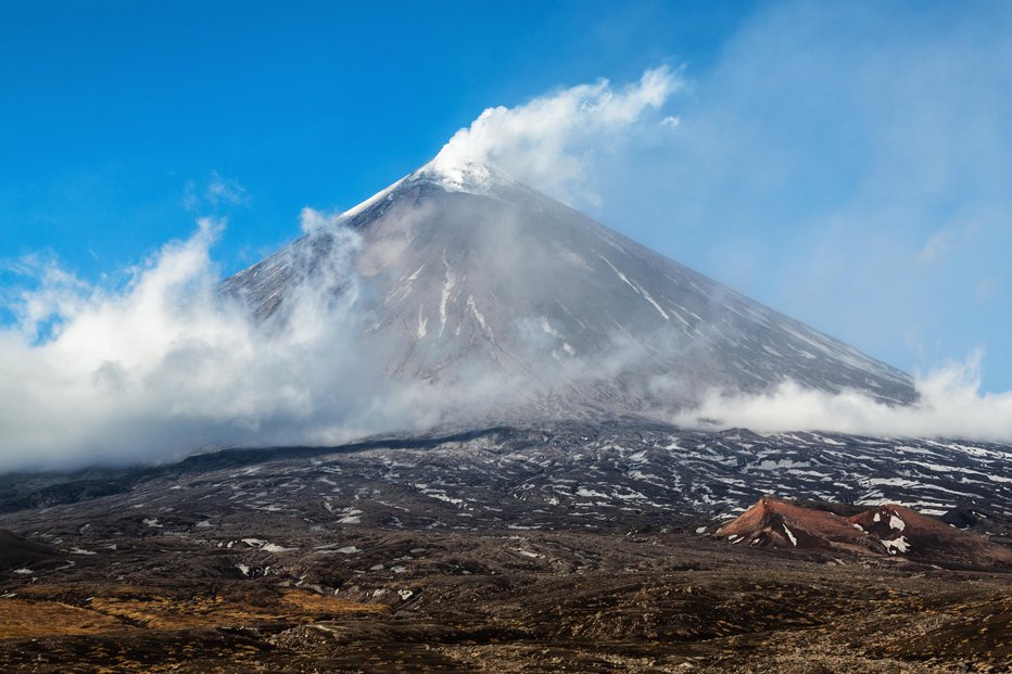 Fotografija: Eden od vulkanov na Kamčatki. FOTO: Geyzer Getty Images/istockphoto