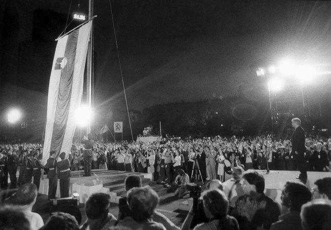Na Trgu republike je bilo junija 1991 slovesno. FOTO: Igor Modic