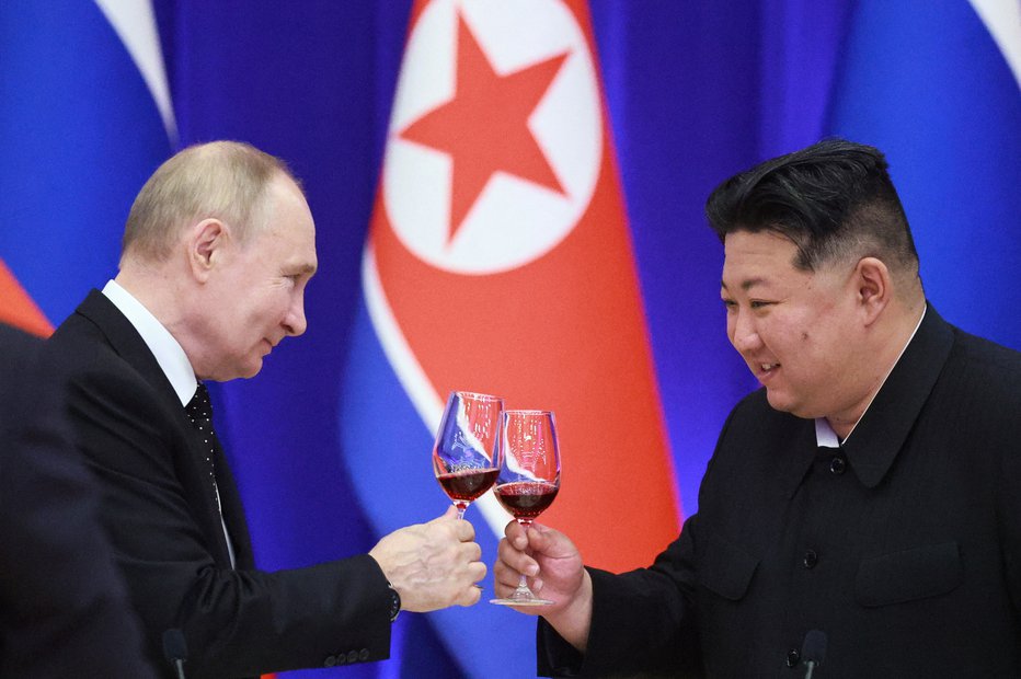 Fotografija: Vladimir Putin in Kim Jong Un  FOTO: Vladimir Smirnov Via Reuters