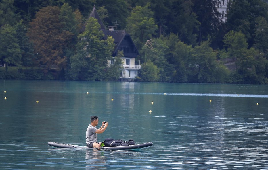 Fotografija: Blejsko jezero. FOTO: Jože Suhadolnik/delo