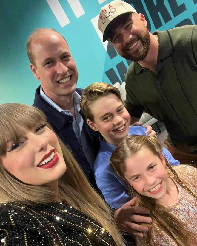 Zvezda večera je z veseljem naredila selfie z Williamom, Charlotte in Georgeem v družbi svojega fanta Travisa.