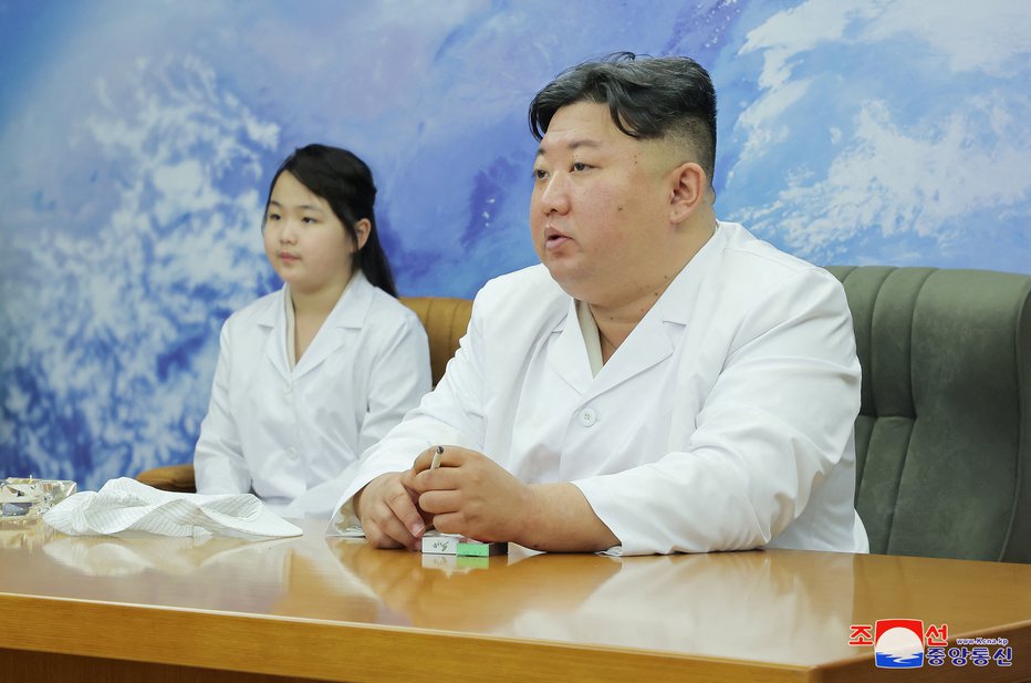 Fotografija: Dr. Lee: »Ali bomo v Severni Koreji kdaj videli vzpon vrhovne voditeljice? Ali ima sina?« FOTO: Kcna Via Reuters