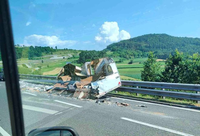 Nesreča na dolenjski avtocesti. FOTO: Nenna Laznik