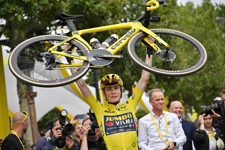 Fotografija: Specialka lanskega zmagovalca Toura Jonasa Vingegaarda FOTO: Marco Bertorello/Reuters