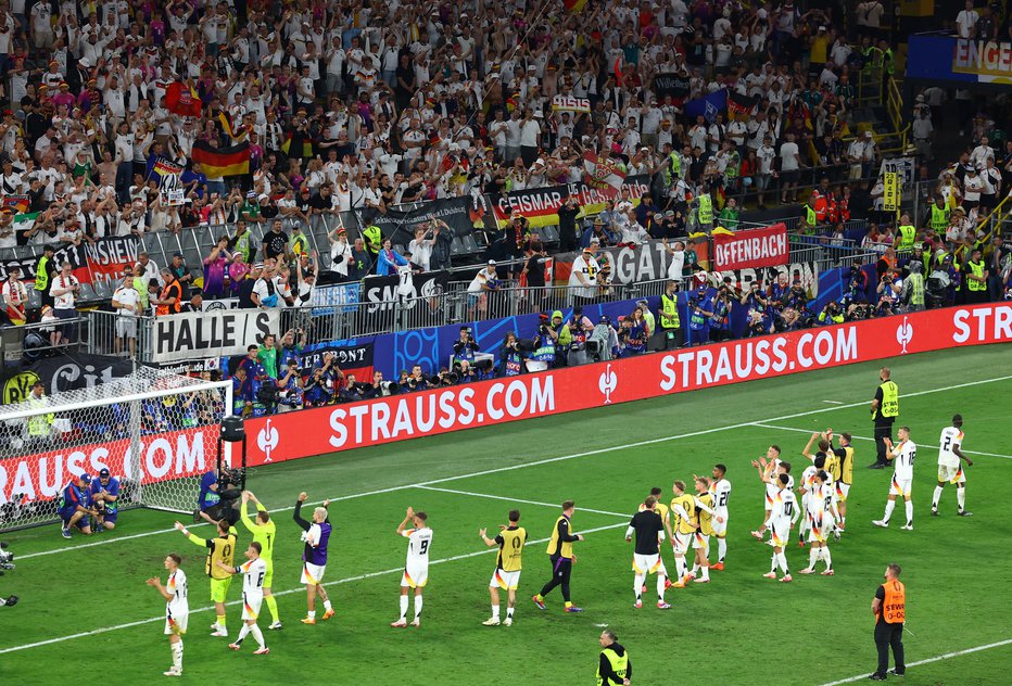 Fotografija: Zgodilo se je na tekmi, kjer sta se pomerili Nemčija in Danska. FOTO: Bernadett Szabo Reuters