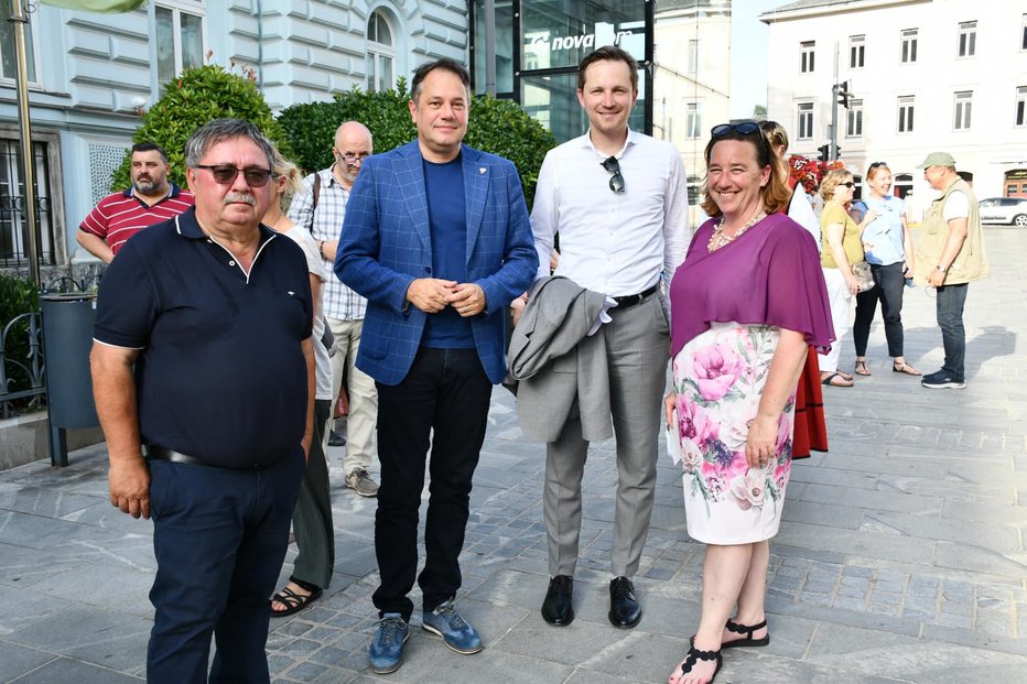 Fotografija: Zamejce in izseljence so v Celju pozdravili (z leve) Boris Jesih, Matej Arčon, Matija Kovač in Vesna Humar.