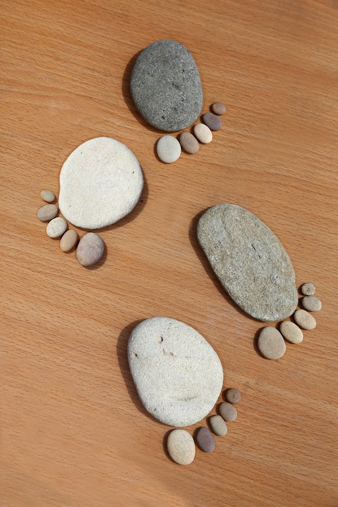 Iz kamnov ustvarimo stopala. FOTO: Fouroaks/getty Images