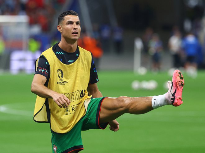 Ronaldo med ogrevanjem. FOTO: Kai Pfaffenbach, Reuters