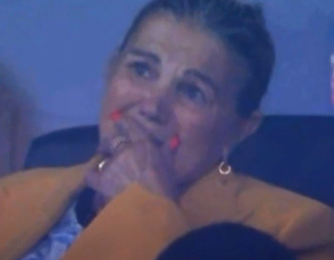 Fotografija: Zajokala je tudi Ronaldova mama. FOTO: Zaslonski Posnetek