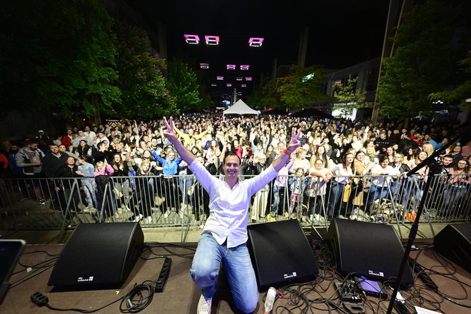 Trg Leon Štuklja je preplavila množica poslušalcev. FOTO: MP PRODUKCIJA/PIGAC.SI