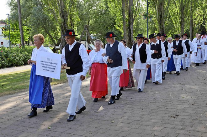 Povabila so bili veseli tudi nekdanji člani.