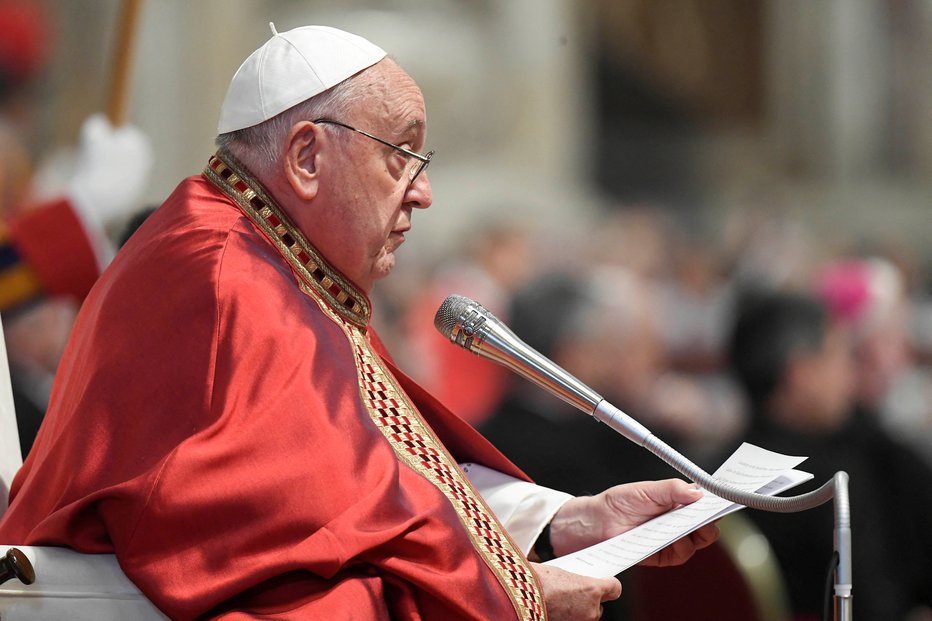 Fotografija: Papež Frančišek se bo mudil v neposredni bližini Slovenije. FOTO: Vatican Media Via Reuters