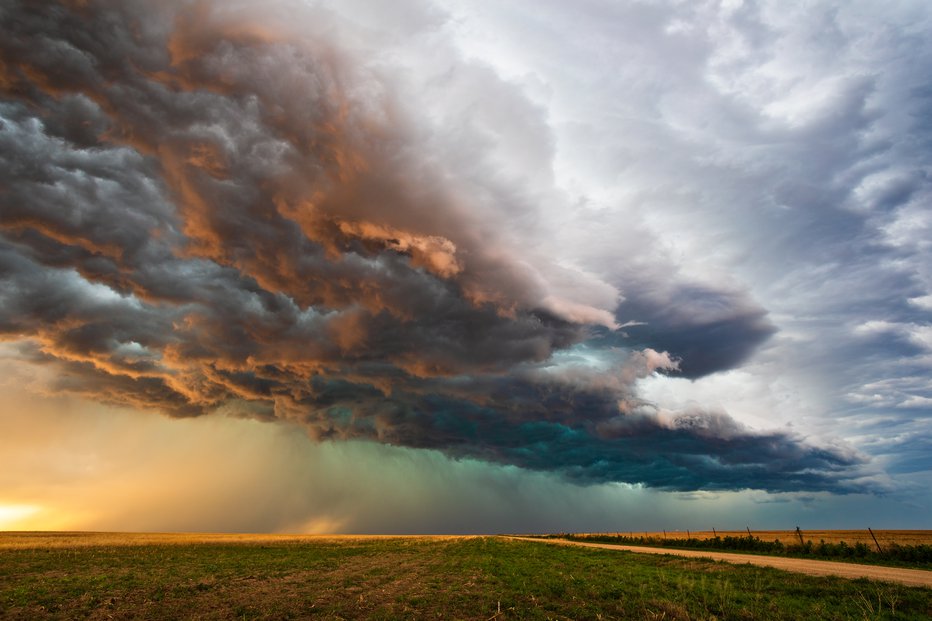 Fotografija: V notranjosti Slovenije bodo nastale posamezne plohe in nevihte. FOTO: Mdesigner125 Getty Images