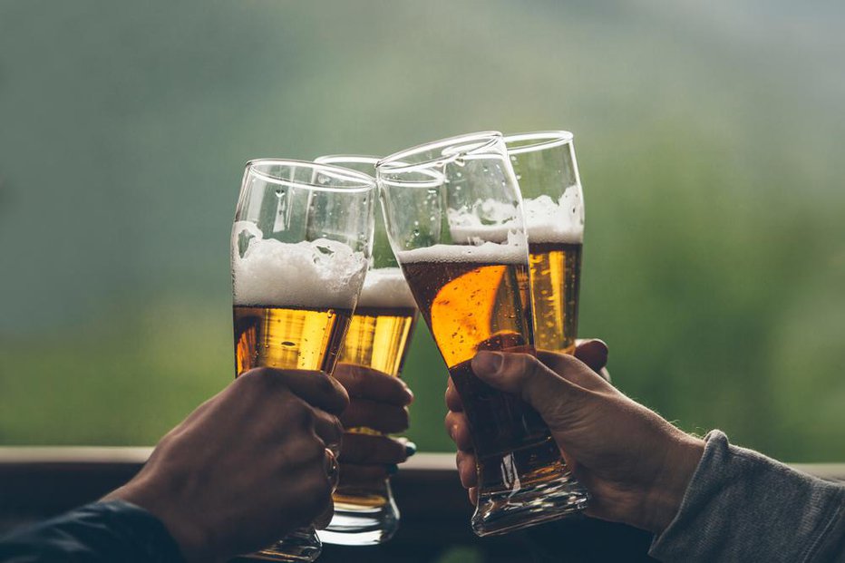 Fotografija: Užitki pri alkoholu in športu so v naših rokah oziroma našem kozarcu. Sami se odločite za odmerke. FOTO: Arhiv Polet/Shutterstock