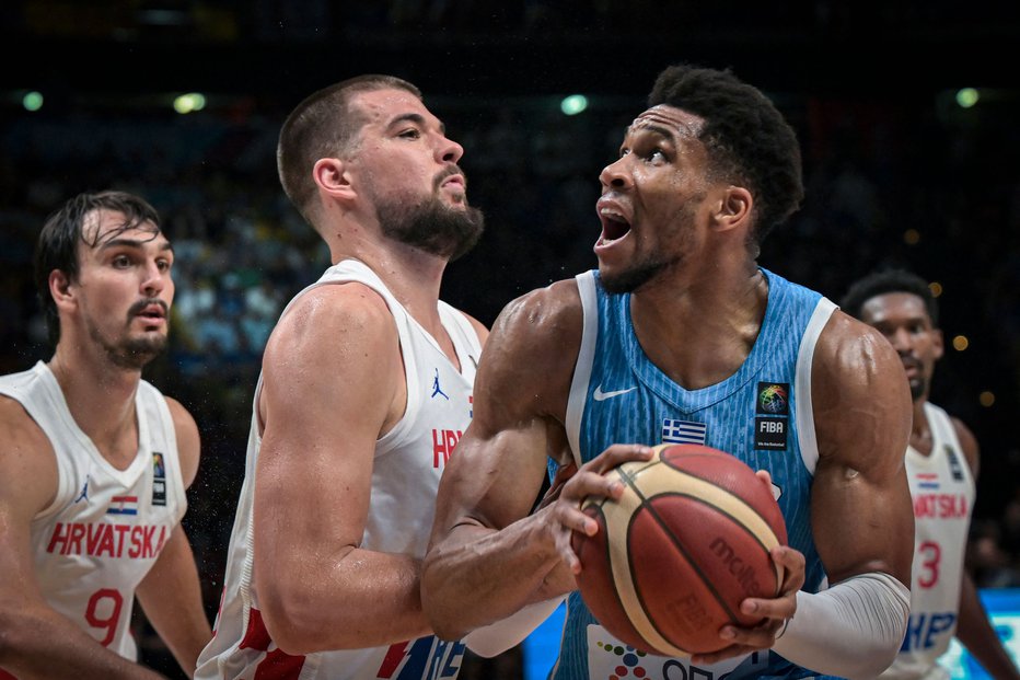 Fotografija: Giannis Antetokounmpo ob zmagi Grkov dosegel 23 točk. FOTO: Aris Messinis Afp