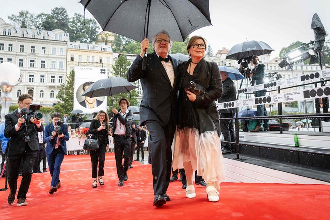 V strokovni žiriji je bil tudi avstralski igralec Geoffrey Rush, na sliki z ženo Jane Menelaus. FOTO: Michal Cizek/Afp