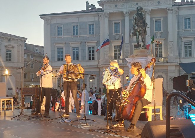 Pri folklori se seveda najde prostor tudi za glasbenike.